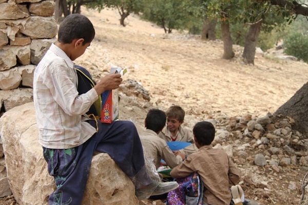 شادی هدیه کانون به کودکان مناطق محروم روستایی بخش سوسن